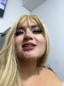 Webcam Model (lya_nekko_)  is live.Free join now!