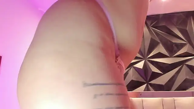 megan_whitee__ webcam