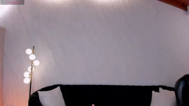 KayraLanne webcam