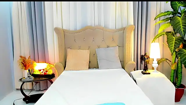 MochaliciousTransOnTop webcam