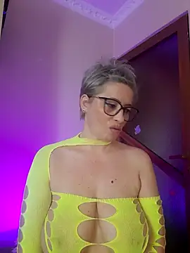 Webcam Model (LunaBlaise)  is live.Free join now!