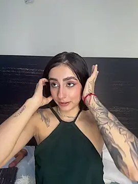 sharlot24 Live Webcam on Stripchat
