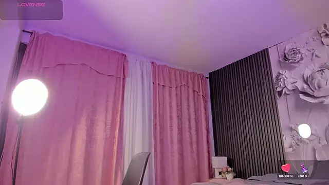 nahomyrusell live sex cam