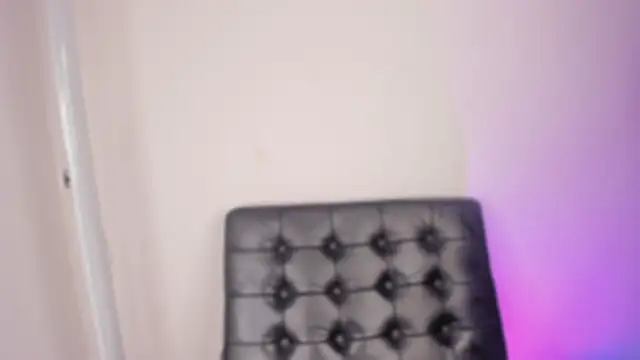 Emaaa-curvyy webcam