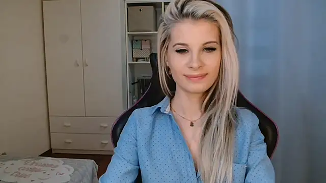KristineGlow webcam