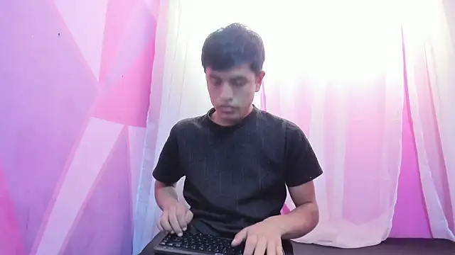 maik_russo (Ask my age) - put both of the boy's cocks😛🥵