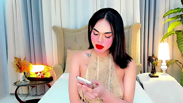 MochaliciousTransOnTop webcam