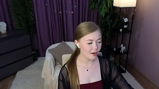 BlondeLina webcam