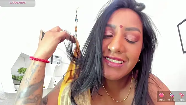 LadyNahir webcam