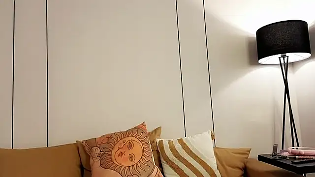 Jennatyan Stripchat cam model