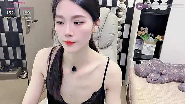 Yueyue-MM Stripchat cam model