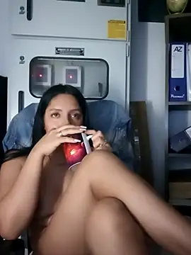 _Carolyn Stripchat cam model