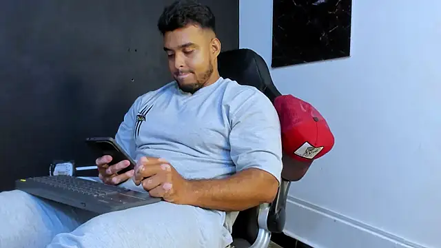 Big_furry_bear13 webcam