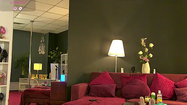 MaddyHeart webcam