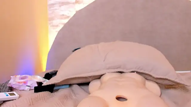 Ashley_Beaomunt webcam
