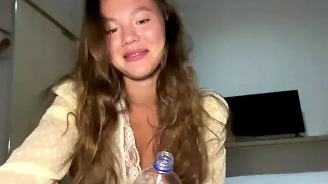 kamila_18_french webcam