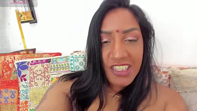 LadyNahir webcam
