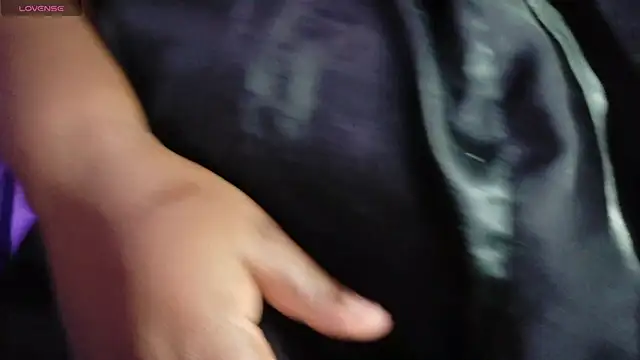 ebony_NeighborMoans webcam