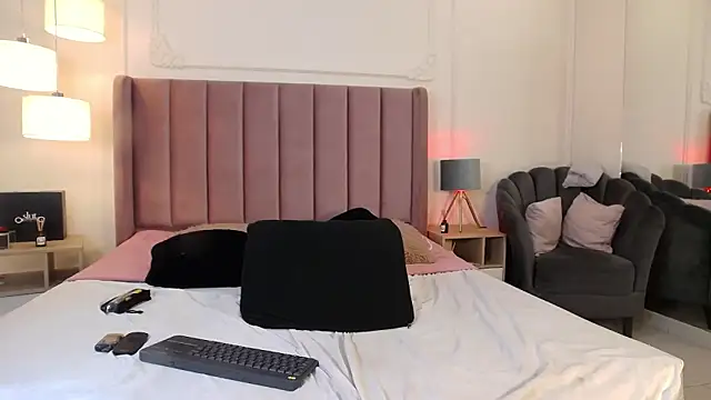 LiaTrainor webcam