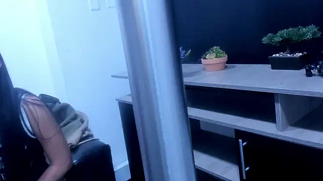 KiaraaBlack webcam