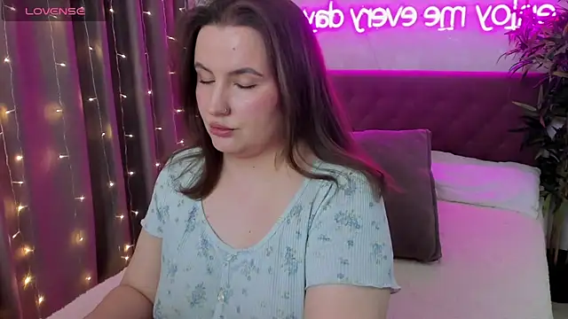 FeralPeach webcam