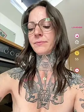 BrownieyQueen webcam