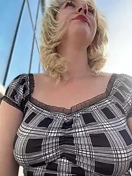 RonnieKiss webcam