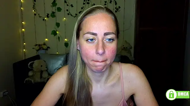 Alicewonderrmiss webcam