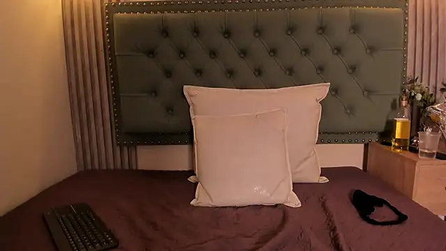 MiaVixen_n webcam