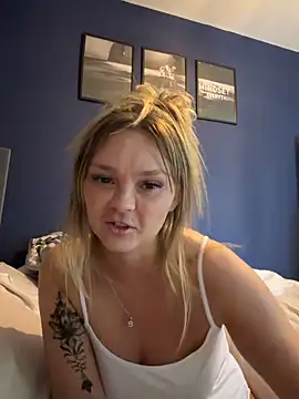 Webcam Model (Sky25x)  is live.Free join now!