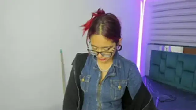 Sara_Red_X webcam