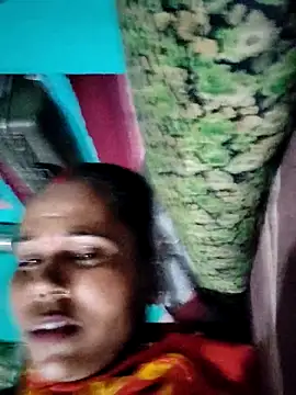 Pooja750 webcam