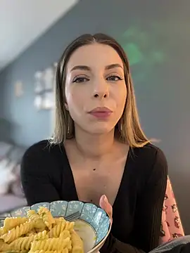 Mia_Ethan