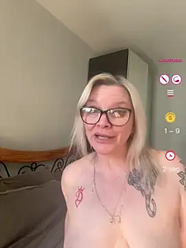 Curvy-Cleo webcam