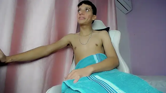 yei_lee_ (M twink) - DICK HARD AND CUMSHOT!