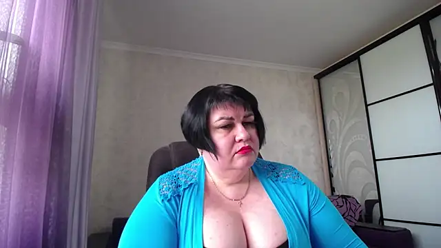 AlluringCurves webcam