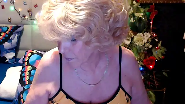 HappyWomanOn webcam