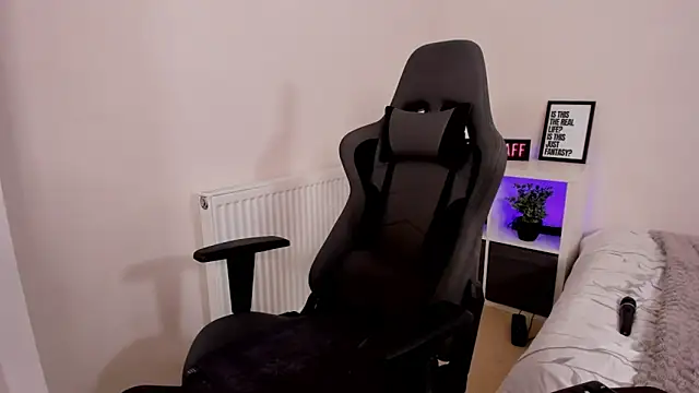 LucieWinters_UK webcam