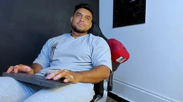 Big_furry_bear13 webcam
