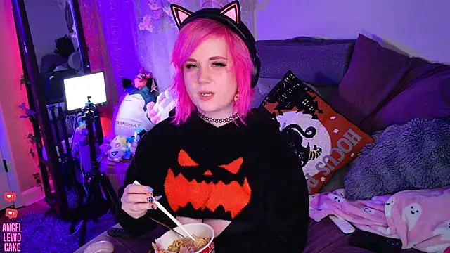 Angel-Lewd-Cake webcam