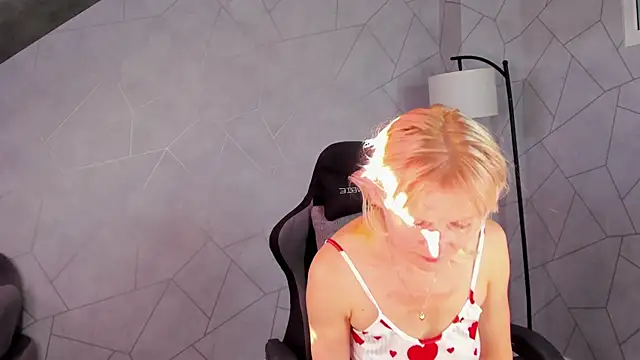 Julie_Lucas webcam