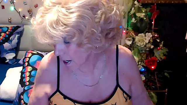 HappyWomanOn webcam