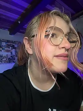 Sophia_Weest99 webcam