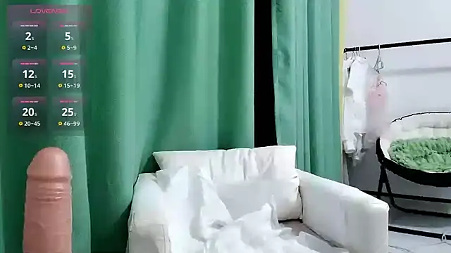 Leila-11 webcam