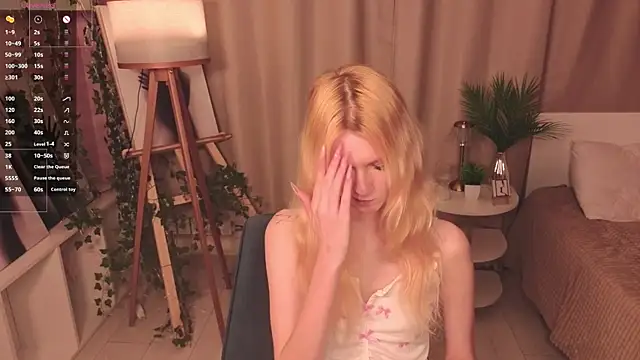 JuanaSumma webcam