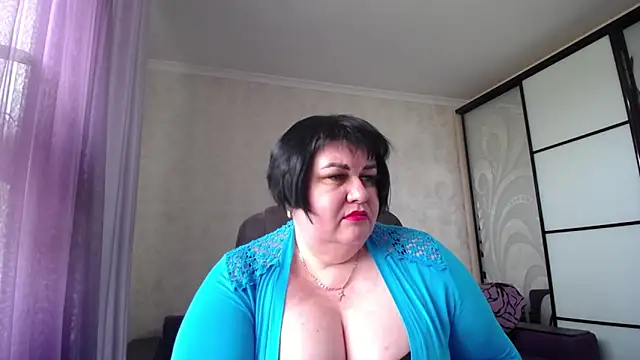 AlluringCurves webcam