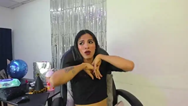 Aisha_hotts777 live sex cam