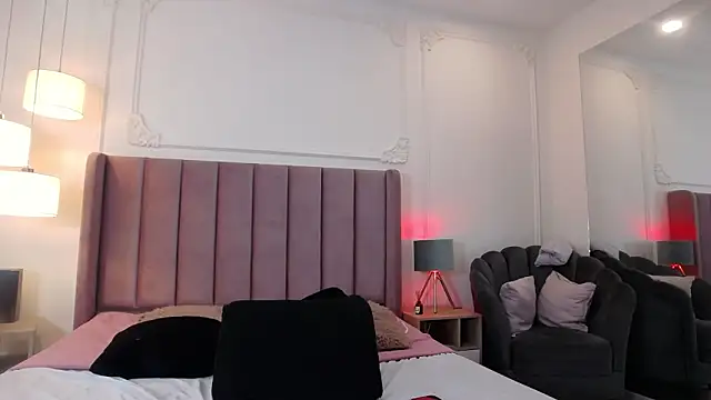 LiaTrainor webcam