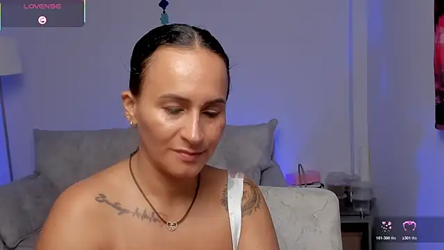 Sara_Charmy webcam