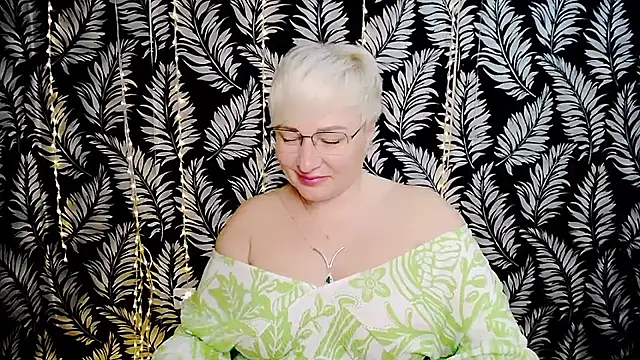Olivia_playful webcam